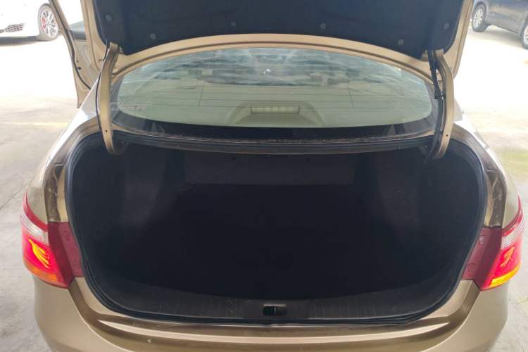 Used Dongfeng Aeolus A60 2016 1.6L Automatic Luxury Model Trunk