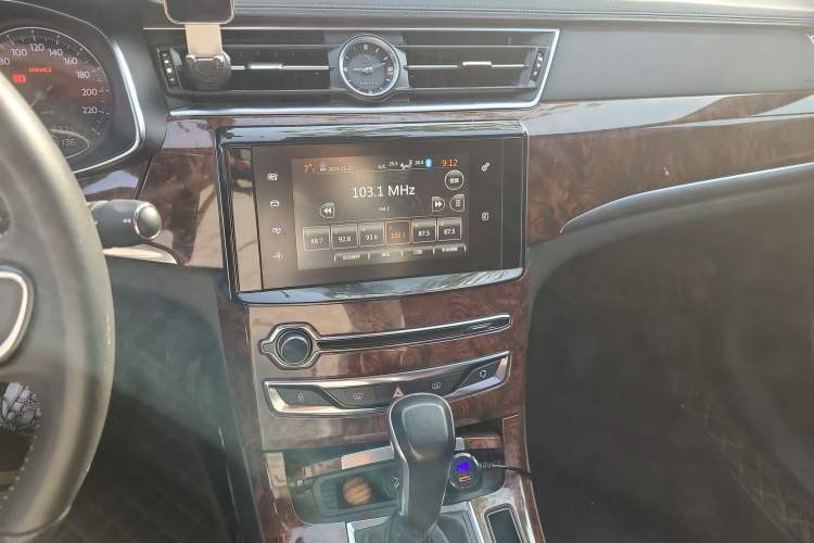 Used Dongfeng Aeolus A9 2016 1.8T Luxury Model Audio And AC Panel