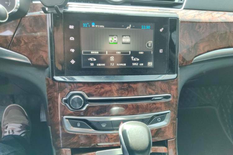 Used Dongfeng Aeolus A9 2016 1.8T Luxury Model Audio And AC Panel