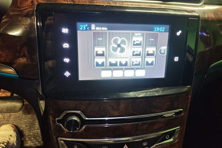 Used Dongfeng Aeolus A9 2016 1.8T Luxury Model Audio And AC Panel