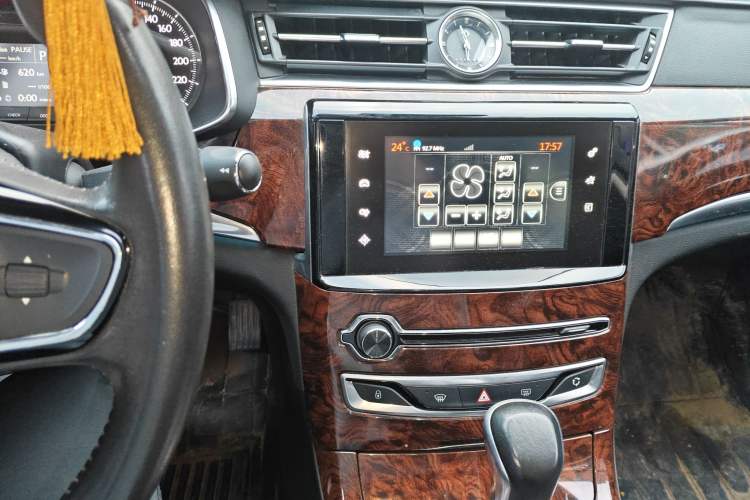 Used Dongfeng Aeolus A9 2016 1.8T Flagship Model Audio And AC Panel