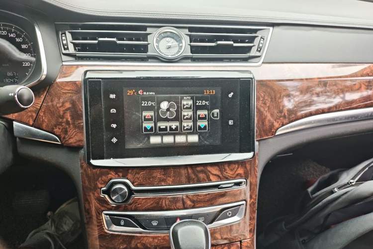 Used Dongfeng Aeolus A9 2016 1.8T Luxury Model Audio And AC Panel
