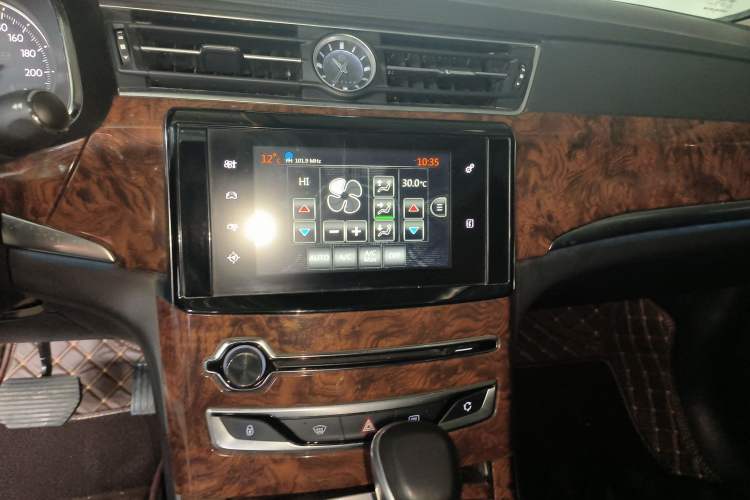 Used Dongfeng Aeolus A9 2016 1.8T Luxury Model Audio And AC Panel