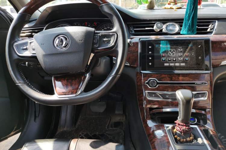 Used Dongfeng Aeolus A9 2016 1.8T Luxury Model Center Console