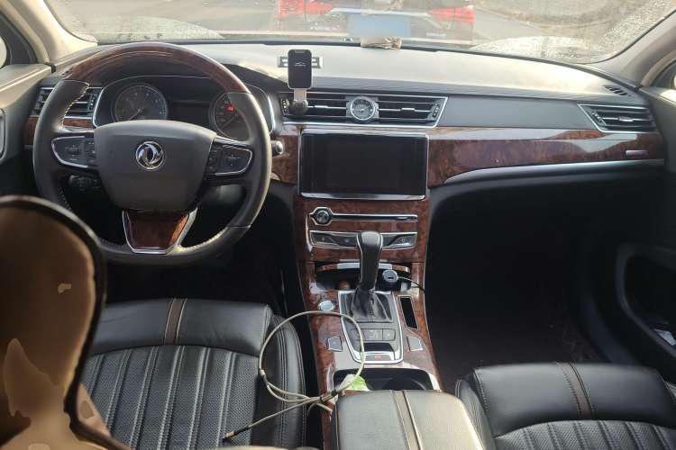 Used Dongfeng Aeolus A9 2016 1.8T Luxury Model Center Console