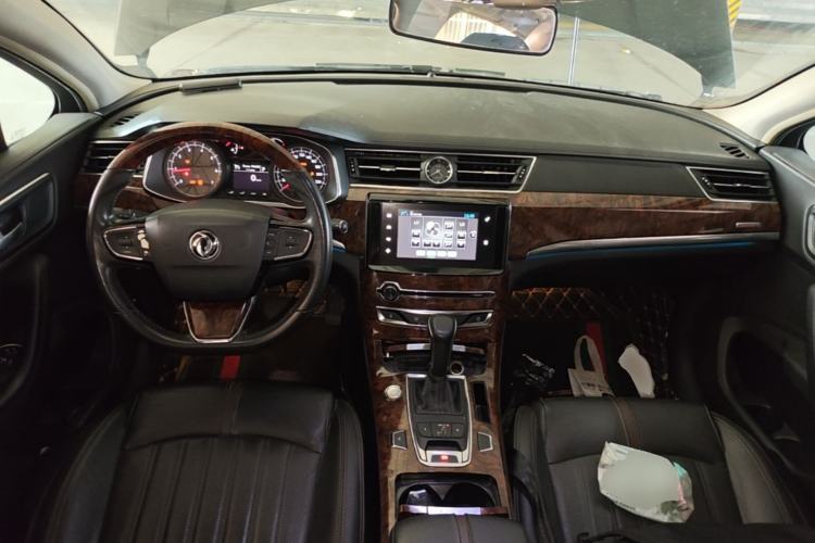 Used Dongfeng Aeolus A9 2016 1.8T Luxury Model Center Console