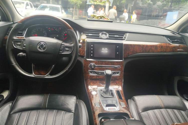Used Dongfeng Aeolus A9 2016 1.8T Luxury Model Center Console