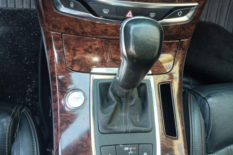 Used Dongfeng Aeolus A9 2016 1.8T Luxury Model Gear Lever