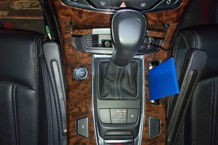 Used Dongfeng Aeolus A9 2016 1.8T Luxury Model Gear Lever