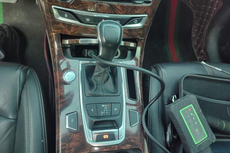 Used Dongfeng Aeolus A9 2016 1.8T Luxury Model Gear Lever