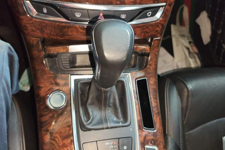 Used Dongfeng Aeolus A9 2016 1.8T Luxury Model Gear Lever
