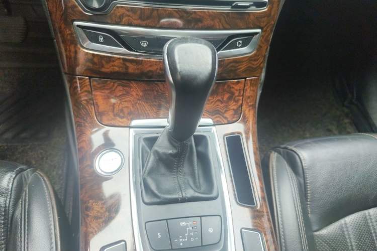 Used Dongfeng Aeolus A9 2016 1.8T Luxury Model Gear Lever