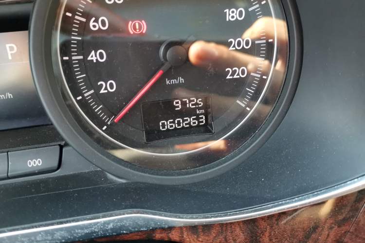 Used Dongfeng Aeolus A9 2016 1.8T Luxury Model Odometer Close Up