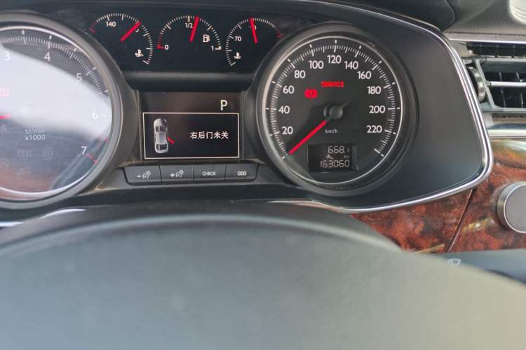 Used Dongfeng Aeolus A9 2016 1.8T Luxury Model Odometer Close Up