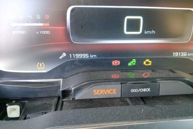 Used Dongfeng Aeolus A9 2016 1.8T Luxury Model Odometer Close Up