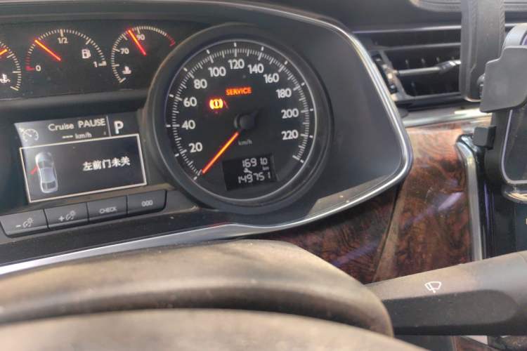 Used Dongfeng Aeolus A9 2016 1.8T Luxury Model Odometer Close Up
