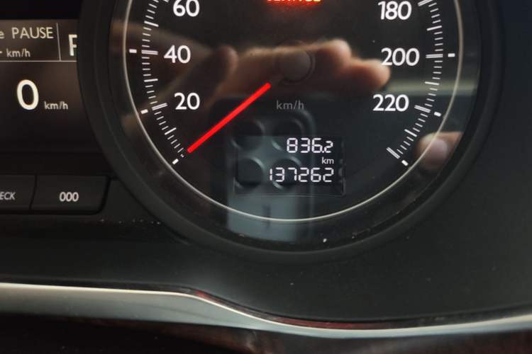 Used Dongfeng Aeolus A9 2016 1.8T Luxury Model Odometer Close Up