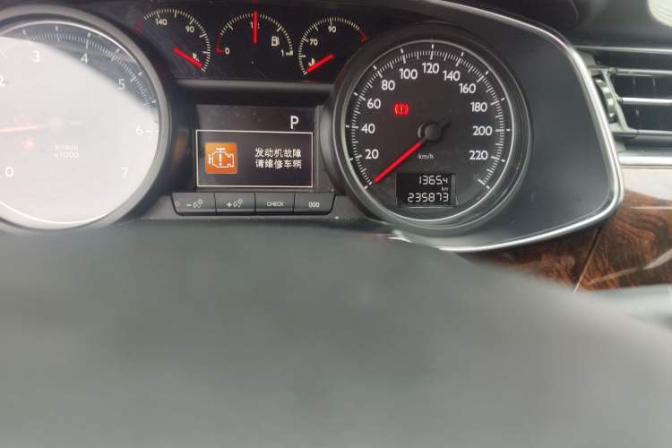 Used Dongfeng Aeolus A9 2016 1.8T Luxury Model Odometer Close Up
