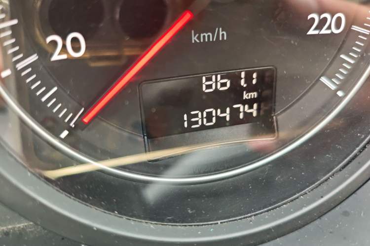 Used Dongfeng Aeolus A9 2016 1.8T Luxury Model Odometer Close Up