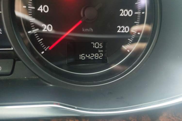 Used Dongfeng Aeolus A9 2016 1.8T Luxury Model Odometer Close Up