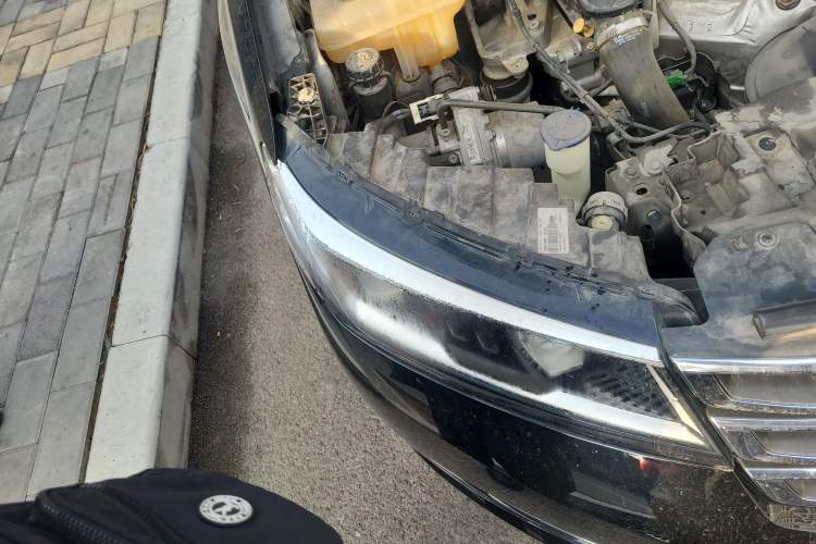 Used Dongfeng Aeolus A9 2016 1.8T Luxury Model Right Front Headlight