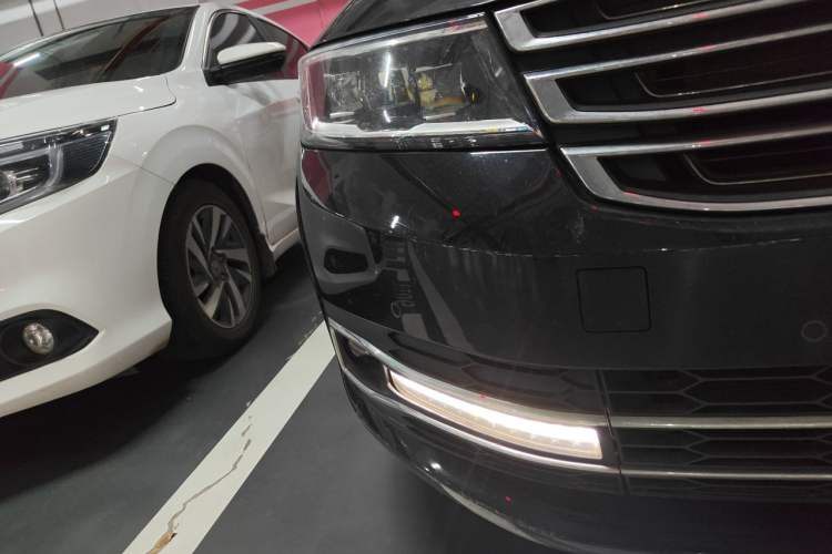 Used Dongfeng Aeolus A9 2016 1.8T Luxury Model Right Front Headlight