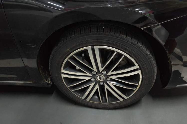Used Dongfeng Aeolus A9 2016 1.8T Luxury Model Right Front Wheel Hub