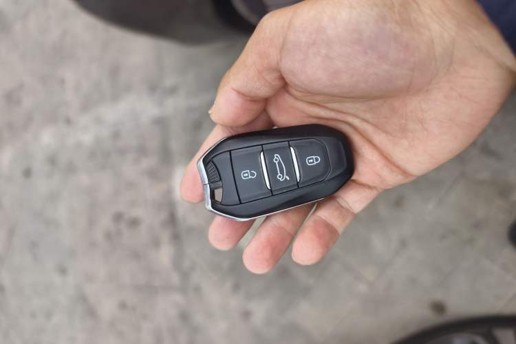 Used Dongfeng Aeolus A9 2016 1.8T Luxury Model Vehicle Key