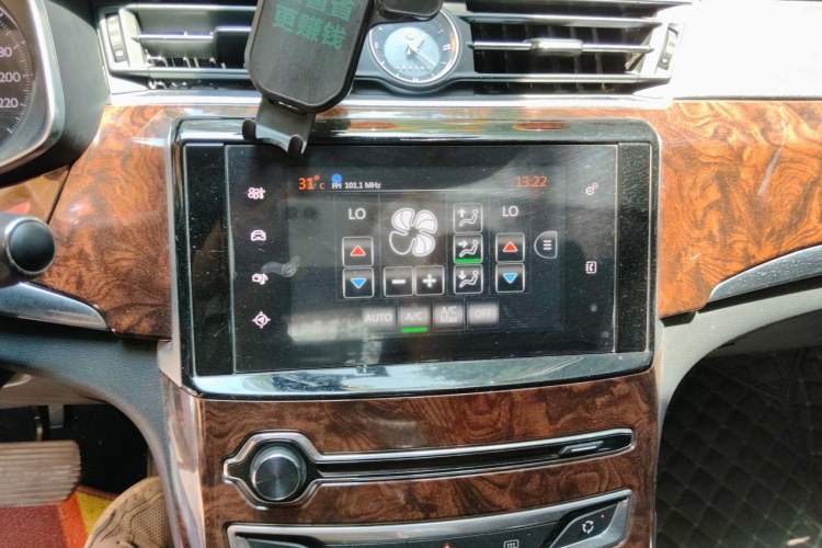 Used Dongfeng Aeolus A9 2016 1.8T Luxury Model Audio And AC Panel
