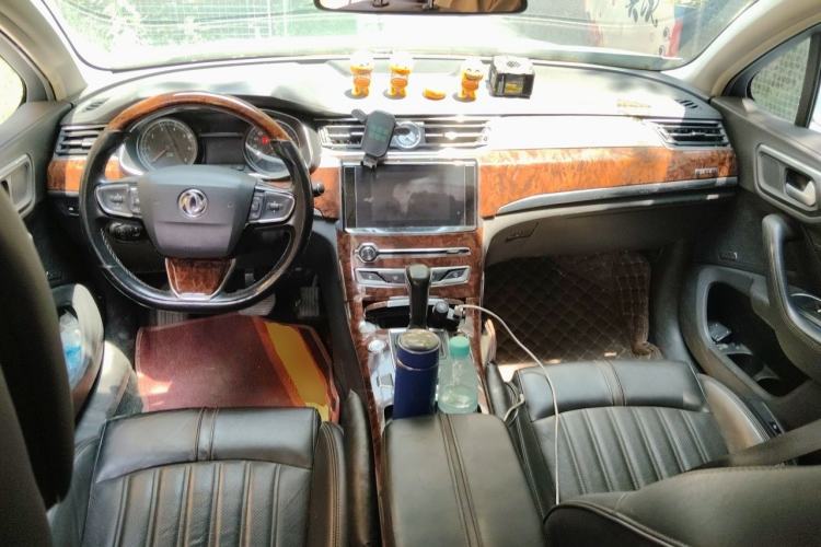 Used Dongfeng Aeolus A9 2016 1.8T Luxury Model Center Console