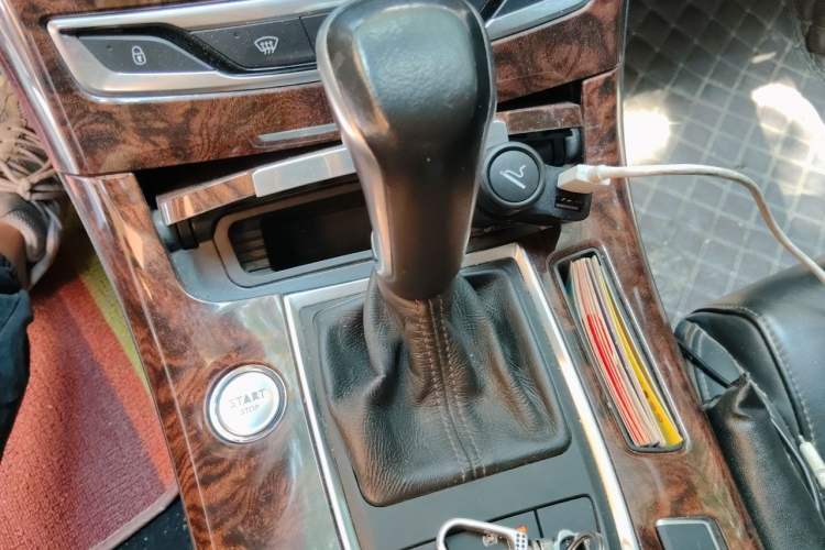Used Dongfeng Aeolus A9 2016 1.8T Luxury Model Gear Lever