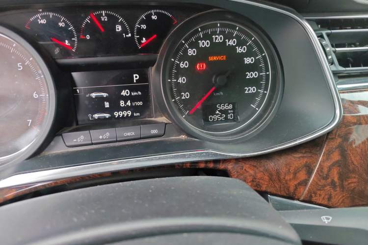 Used Dongfeng Aeolus A9 2016 1.8T Luxury Model Odometer Close Up