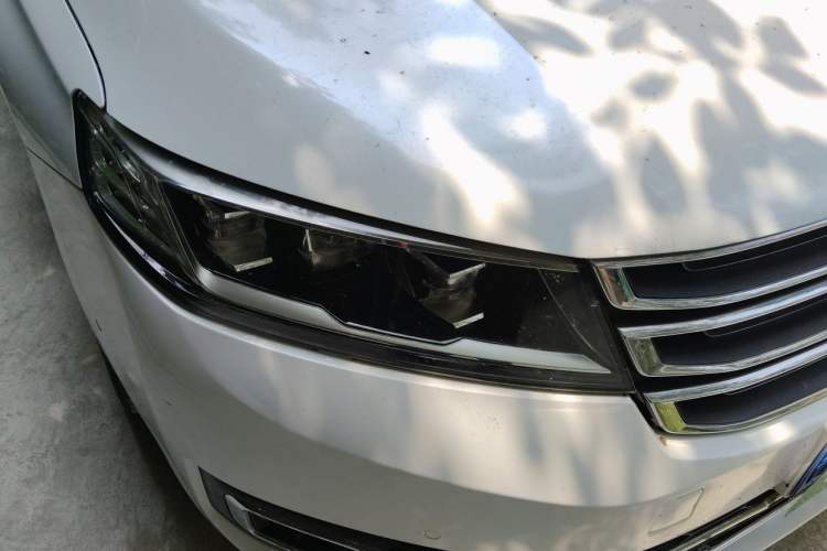 Used Dongfeng Aeolus A9 2016 1.8T Luxury Model Right Front Headlight