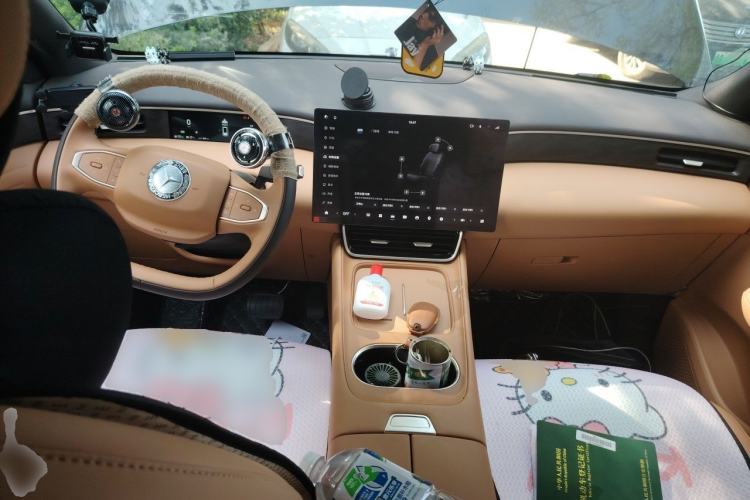 Used Dongfeng Aeolus L8 2025 Model 185KM Ideal Edition Center Console