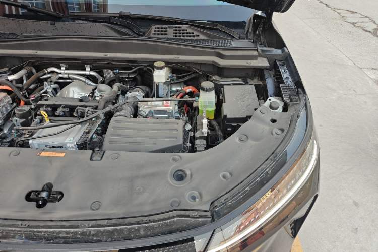 Used Dongfeng Aeolus L8 2025 Model 185KM Dream Edition Engine Bay Left