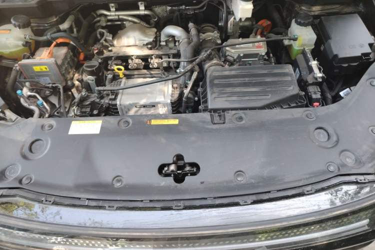 Used Dongfeng Aeolus L8 2025 Model 185KM Ideal Edition Engine Bay