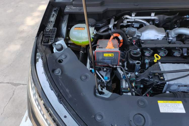 Used Dongfeng Aeolus L8 2025 Model 185KM Dream Edition Engine Bay Right