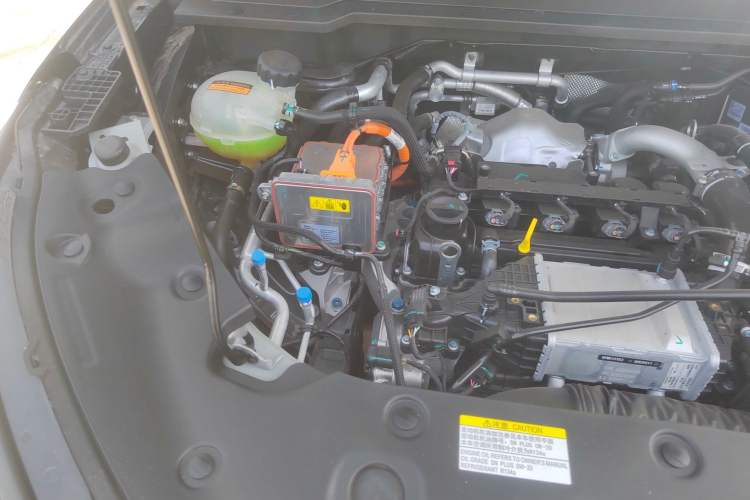 Used Dongfeng Aeolus L8 2025 Model 185KM Dream Edition Engine Bay Right