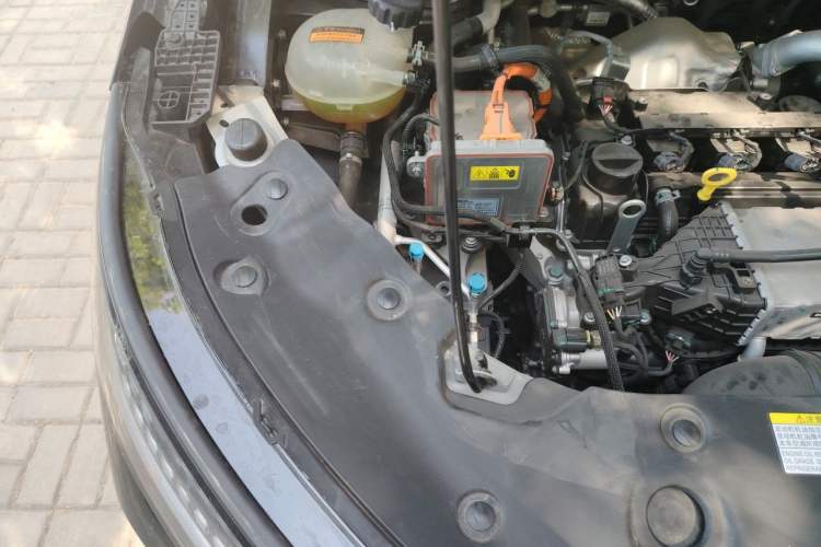 Used Dongfeng Aeolus L8 2025 Model 185KM Ideal Edition Engine Bay Right