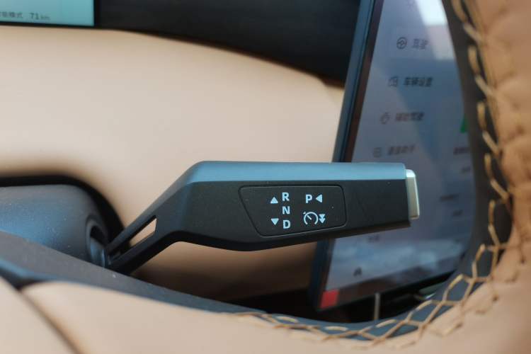 Used Dongfeng Aeolus L8 2025 Model 185KM Dream Edition Gear Lever