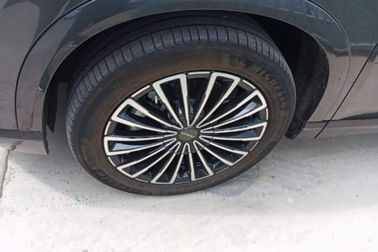 Used Dongfeng Aeolus L8 2025 Model 185KM Dream Edition Left Front Wheel Hub
