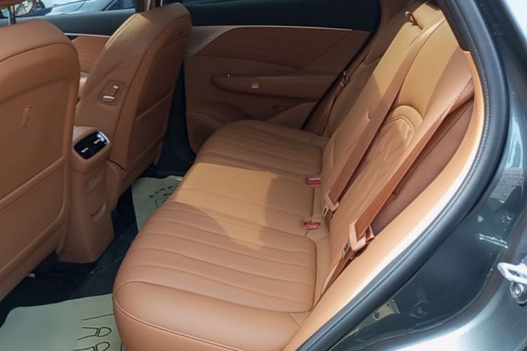 Used Dongfeng Aeolus L8 2025 Model 185KM Dream Edition Left Rear Seat
