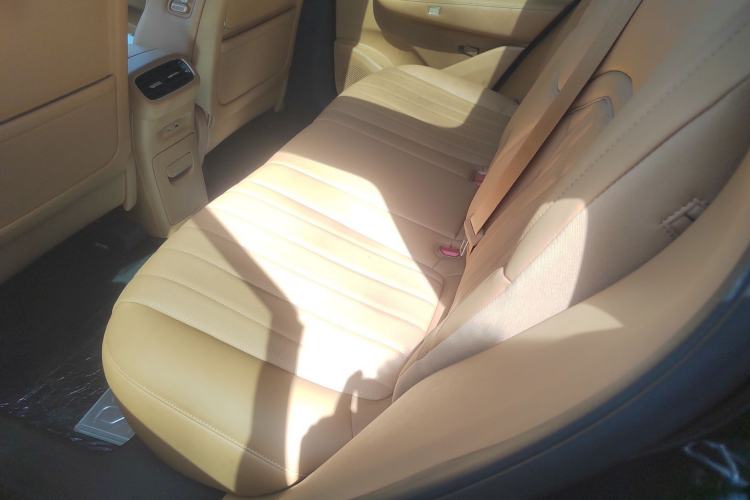 Used Dongfeng Aeolus L8 2025 Model 185KM Dream Edition Left Rear Seat