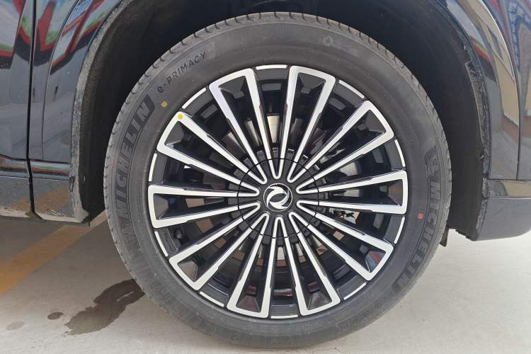 Used Dongfeng Aeolus L8 2025 Model 185KM Dream Edition Right Front Wheel Hub