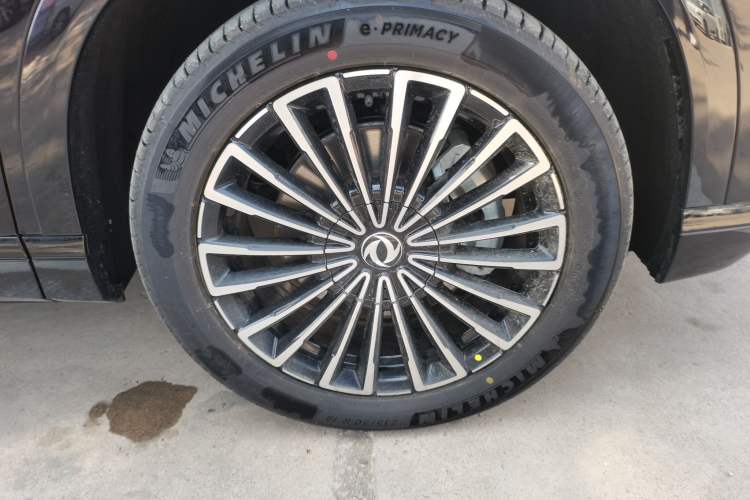 Used Dongfeng Aeolus L8 2025 Model 185KM Dream Edition Right Front Wheel Hub