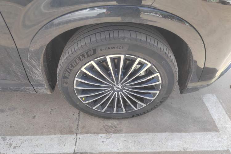 Used Dongfeng Aeolus L8 2025 Model 185KM Dream Edition Right Front Wheel Hub