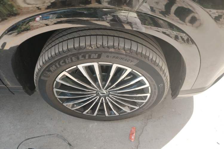 Used Dongfeng Aeolus L8 2025 Model 185KM Ideal Edition Right Front Wheel Hub