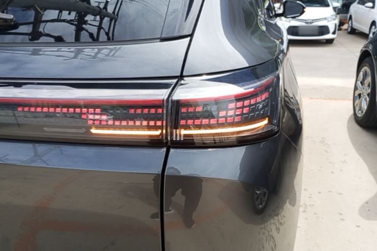 Used Dongfeng Aeolus L8 2025 Model 185KM Dream Edition Right Rear Taillight