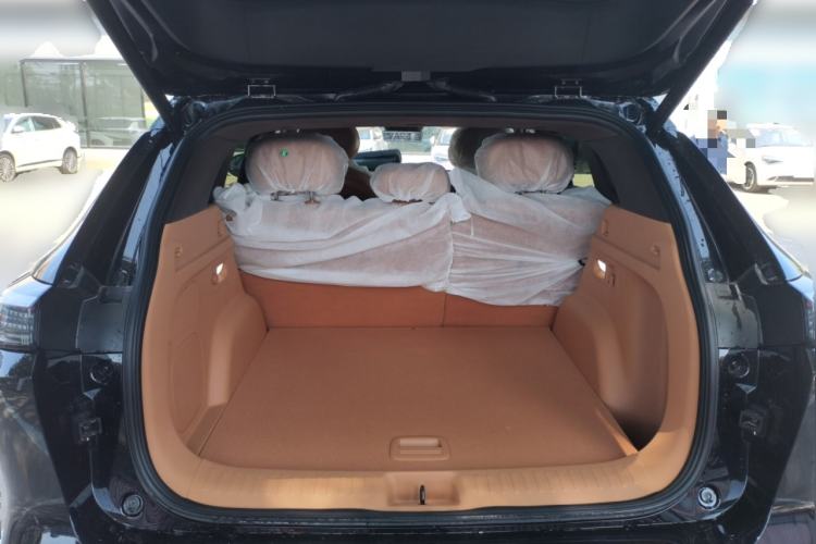 Used Dongfeng Aeolus L8 2025 Model 185KM Dream Edition Trunk