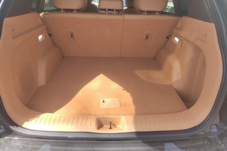 Used Dongfeng Aeolus L8 2025 Model 185KM Dream Edition Trunk